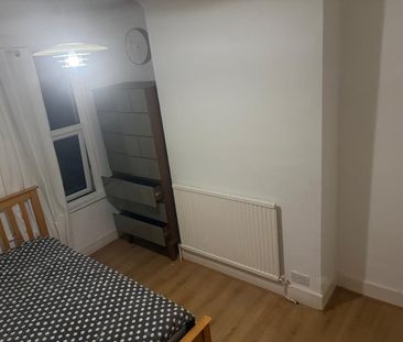 Room in a Shared House, Boswell Road, CR7 - Photo 2