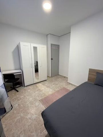 Carrer de Corretger, Barcelona, Catalonia 08003 - Photo 3