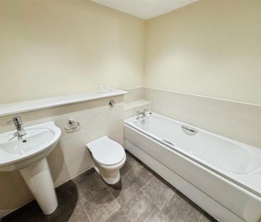 2 bedroom flat to rent - Photo 2