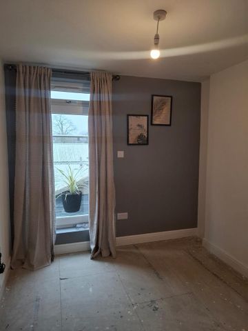 3 bedroom flat to rent - Photo 3