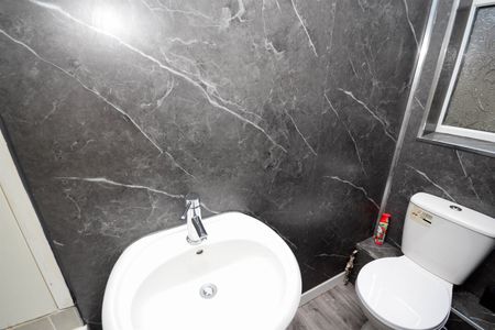 2 bed flat to rent in Osborne Avenue, South Shields, NE33 - Photo 3