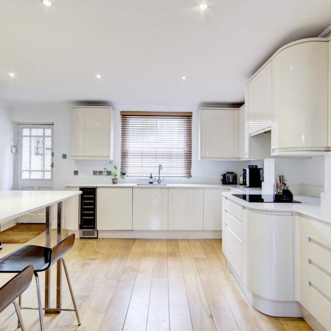 4 bedroom terraced house to rent - Photo 1