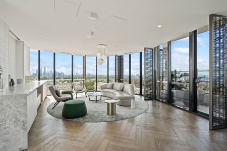 Stunning Retreat in Port Melbourne's Premier Address - Photo 2