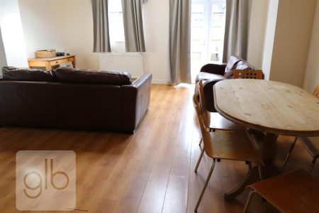 6 bedroom terraced house to rent - Photo 2