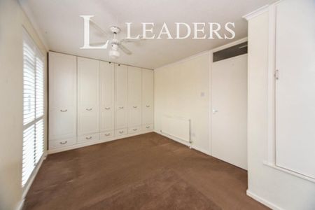 3 bedroom semi-detached house to rent - Photo 5