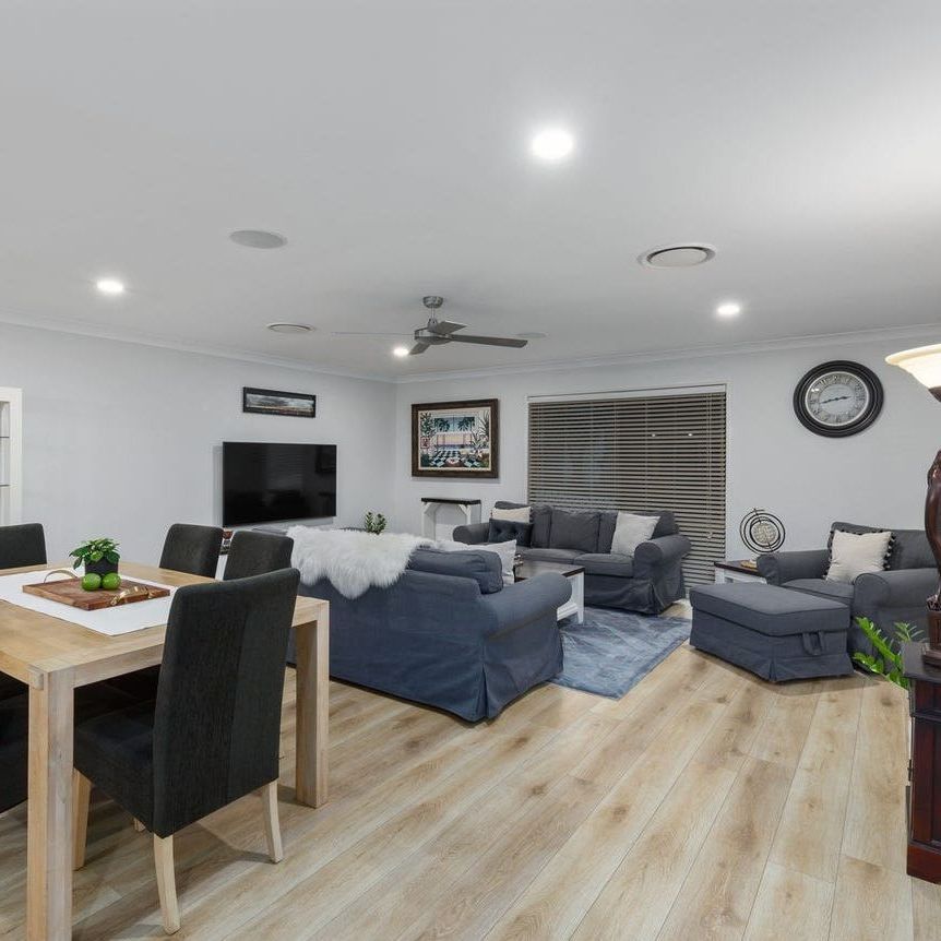 IMMACULATE LOWSET WITH POOL - Photo 1