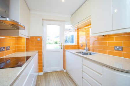 3 bedroom detached house to rent - Photo 5