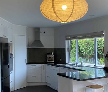 Convenient Bayfair Living - Photo 4