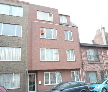 Een opgeschilderd appartement op de tweede verdieping - Photo 2