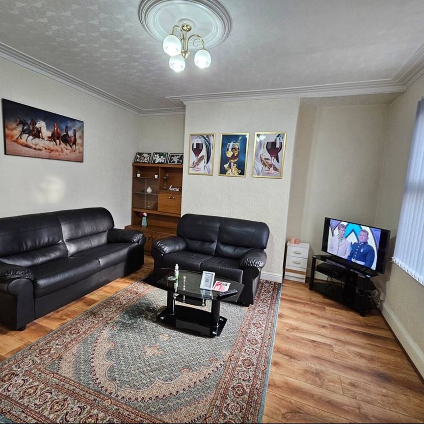 2 Bed Terraced House, Leeds, LS8 - Photo 1