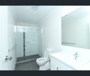 Low maintenance 2 Bedroom Duplex - Photo 5