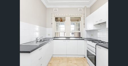 Spacious 2 bedroom unit with stunning city views - Photo 3