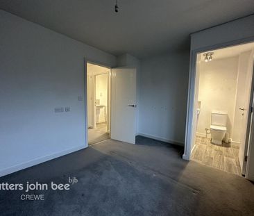 3 bedroom semi-detached house to rent - Photo 4