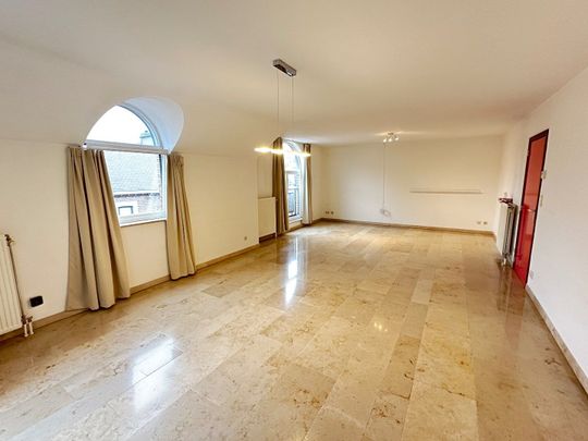 Ruim en lichtrijk appartement met 3 slaapkamers te Voeren - Photo 1