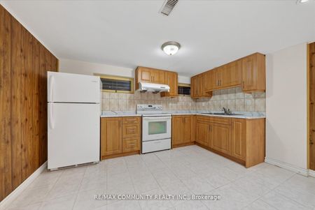 14 Pineslope Crescent #Lower - Photo 5