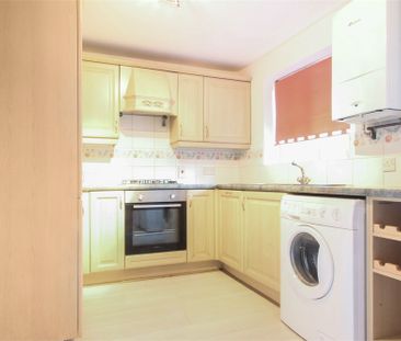 2 bed terraced house to rent in Blunden Drive, Langley, SL3 - Photo 6