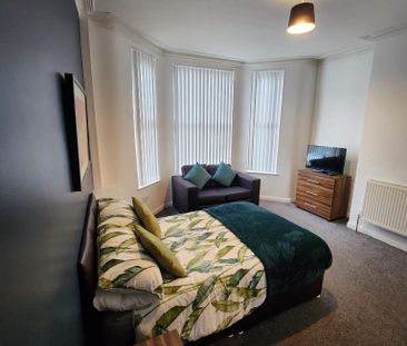 1 bedroom in a house share to rent - Photo 3