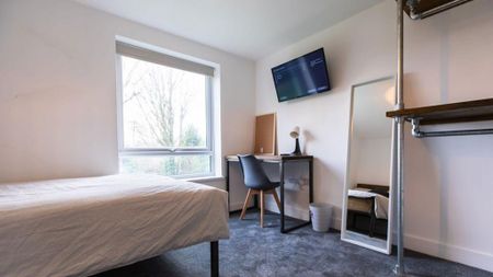 3 bedroom flat to rent - Photo 3