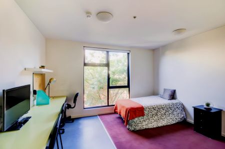 Standard Studio with Balcony - Photo 2