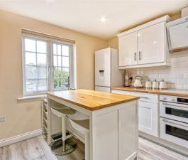 2 BEDROOM Apartment - First Floor - Photo 6