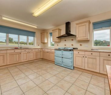 4 bedroom detached house to rent - Photo 5