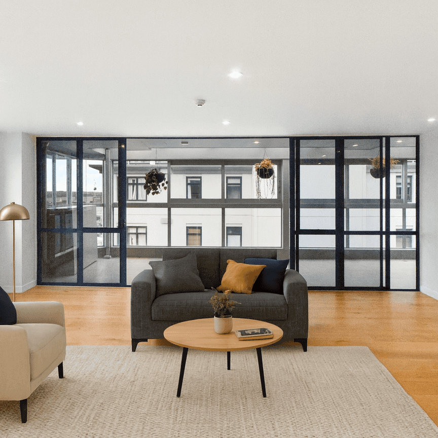 Three bedroom home in the city! - Photo 1