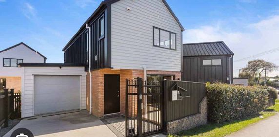 A Home Looked After by Landlords Who Truly Care! - Photo 2