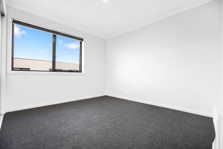 6 Cumin Way, Cranbourne East VIC 3977 - Townhouse For Rent | Domain - Photo 4