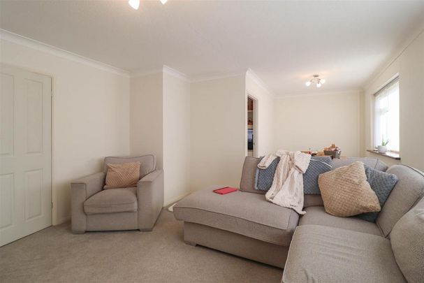 3 bedroom detached bungalow to rent - Photo 1