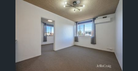 One Bedroom Unit in Brunswick - Photo 2