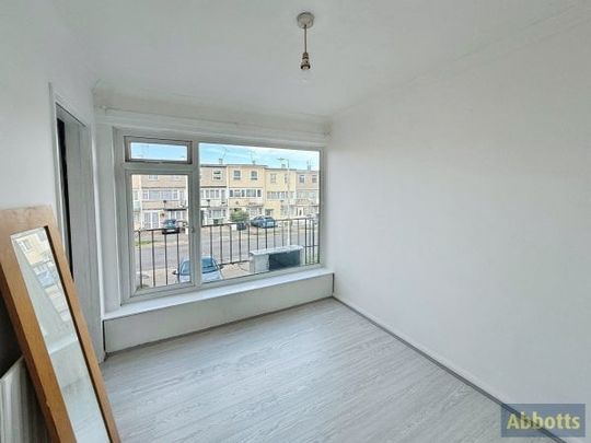 Long Riding, Basildon - Photo 1