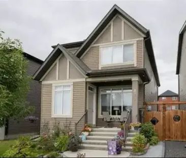 A beautiful modern home, with delightful decor and a fantastic floorplan | Calgary - Photo 1