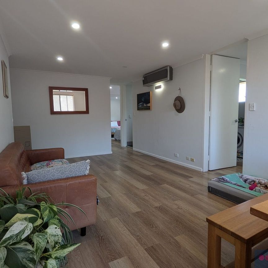 Stylishly Renovated 2 Bedder – Central Location - Photo 1