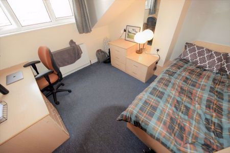 3 bedroom House in Harold Place, Leeds - Photo 5