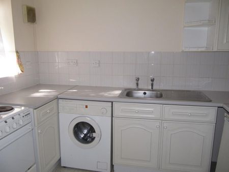 1 bedroom ground floor flat to rent - Photo 3