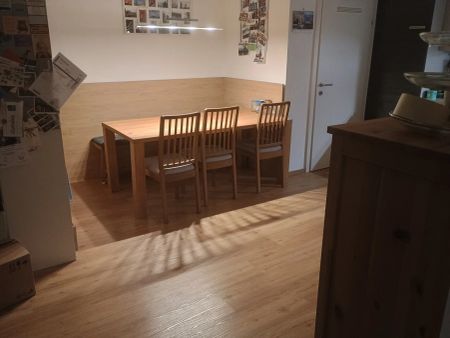 Neuwertige 2-Zimmer-Wohnung mit PKW-Stellplatz im Zentrum von Gurten - Photo 4