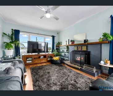 Charming 3-Bedroom Cottage in East Devonport - Photo 1