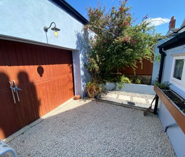 £1,400 PCM, Spacious Three Double Bedroom Maisonette with Enclosed ... - Photo 5
