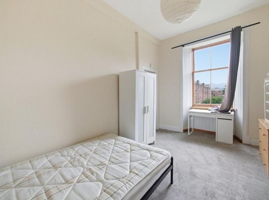 3 bedroom flat to rent - Photo 1