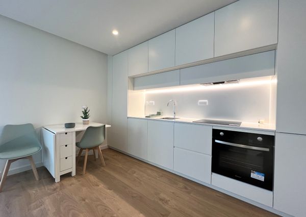 Apartamento T1 para Arrendamento com Varanda e Lugar de Estacionamento em Paranhos