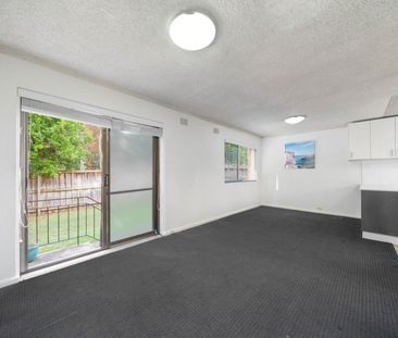 Spacious Townhouse with Excellent Practical Layout - Photo 1