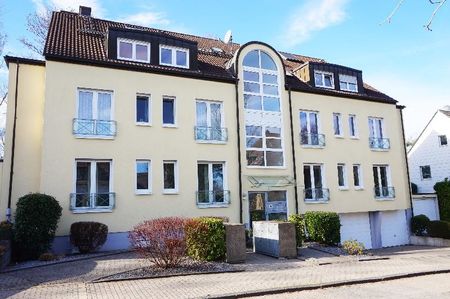 Schöne Wohnung mit eigenem Garten und Doppelgarage in Essen-Bredeney! - Foto 2