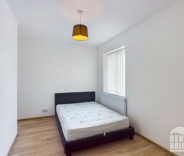 3 bedroom end of terrace house to rent - Photo 2