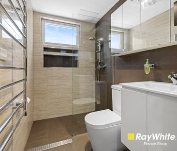 Modern One-Bedroom Apartment with Private Courtyard - Photo 4