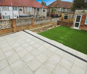 3 bedroom House To Let Total Size: 936 SQ FT - Photo 1