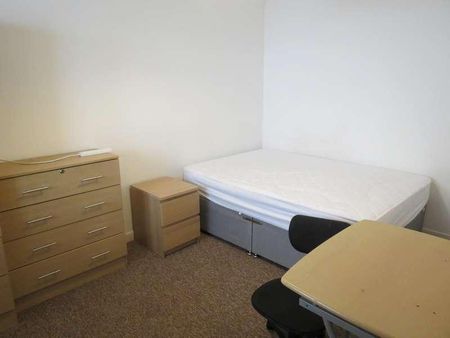 Bedroom Semi Detached House In Ensbury, BH10 - Photo 2