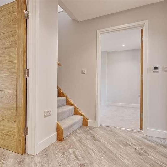 Green Park, Cambridge, CB4 - Photo 1