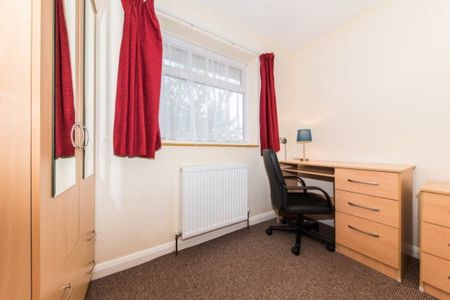 £722 p/w (£3,129 pcm) - Photo 4