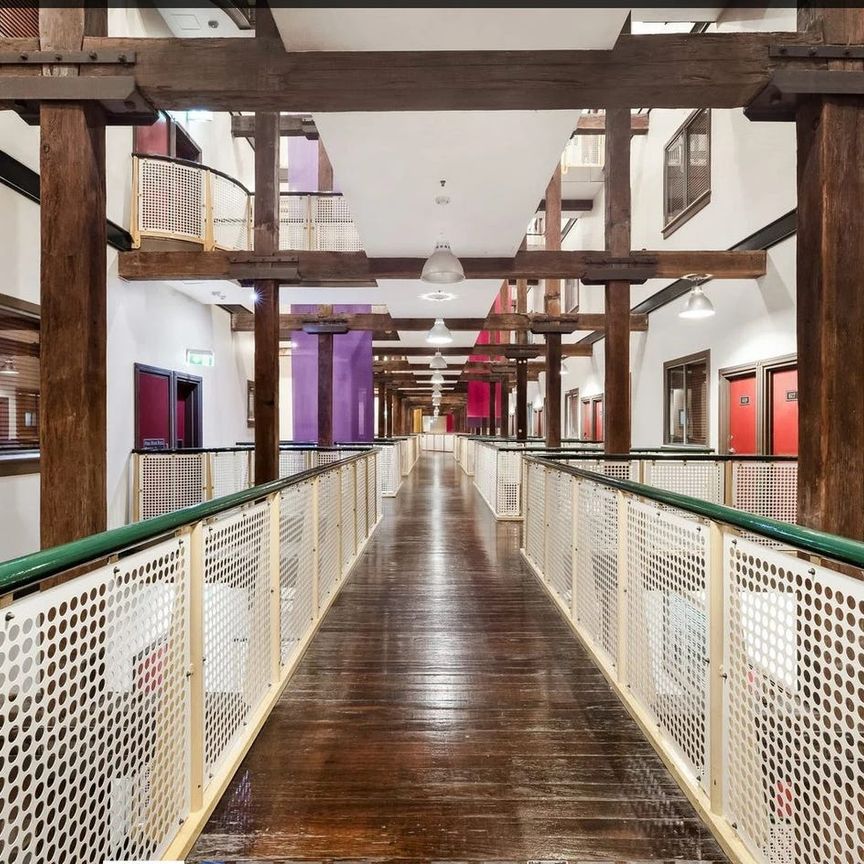 Beautifully Renovated Apartment in the Iconic Goldsbrough Building - Photo 1