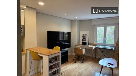 1 room luxury Flat for rent in Madrid, Spain - Photo 5